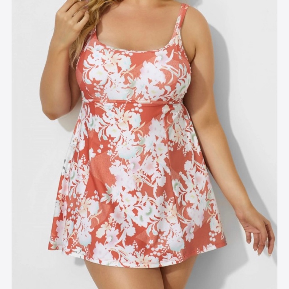 Plus size NWT 4x Swimdress. Flower Print Scoop EVO Tummy Control
